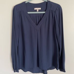Banana Republic navy vneck shirt. Long sleeves with gold button at wrist. M.